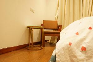 Makaya Homes Elegant 2BR Coastal Apartment