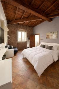 Navona Fox House 2