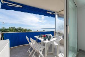 2-Br Seafront Apartment in Cannes