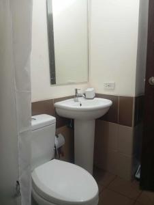 Axis Residences Robinson Cybergate3 Edsa Boni MRT Pioneer Mandaluyong