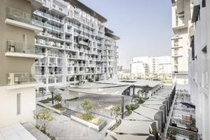 Snug Stu at Oasis Masdar