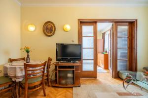 Central and Cozy 1BDRM Apt.