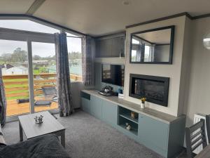 Three Lochs Holiday Park, 139 Loch View with Lazy Spa Hot Tub, Platinum 3 bedroom Holiday Home for Hire