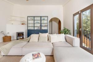 Sea View, Walk to Beach & Private Pool near Málaga