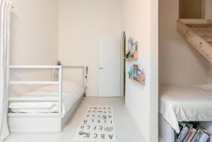 Sea View, Walk to Beach & Private Pool near Málaga
