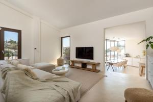 Sea View, Walk to Beach & Private Pool near Málaga