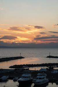 Poseidon Girni Sea View Apartments