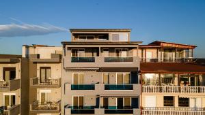 Poseidon Girni Sea View Apartments