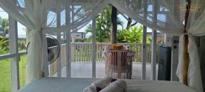 Rumah Putih Beachfront Bungalow