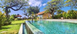 Rumah Putih Beachfront Bungalow