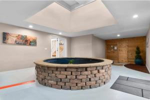 Luxe Draper Retreat w Pool, Sauna and Theater