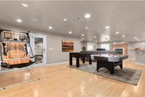Luxe Draper Retreat w Pool, Sauna and Theater