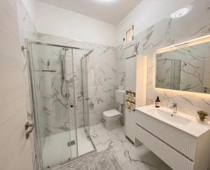 Lussuoso trilocale con terrazza e spiaggia 150 mt