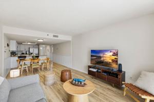 One Bedroom 1 12 Bath Madeira Place #211