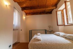 Spacious home near Orta, 8min