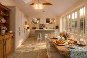 Manor House, Salcombe, sleeps 6, with parking