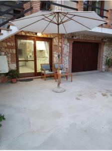 Taverna Andrea, Residenza Privata