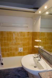 Apt in Sainte-Maxime swimming pool and tennis