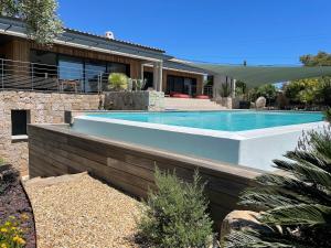 Villa de standing dans domaine privé avec vue mer