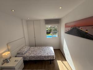 Apartamento en primera línea en Muchavista con terraza, piscina y vistas al mar by Turihome