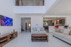 Coastal Haven with Private Pool, AC, and Starlink Internet