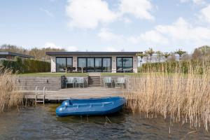 Strandhuis Nijstad luxury on fishing water Drenthe