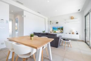 Modern Oasis with Terrace and Pool in Finestrat