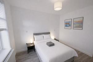 Room in Light-Filled Home with Private Garden