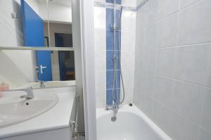 Bastides de lOliver 209, Appartement T2 cabine, Résidence avec piscine, à 300m de la plage