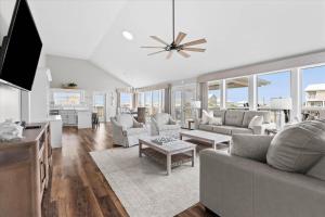 Pier Pressure - 301 Port Royal St
