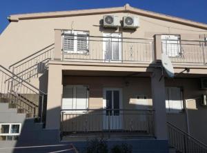 Americana Karlobag Apartments