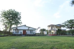 Silver Oak Estate - Luxury Farm Villa