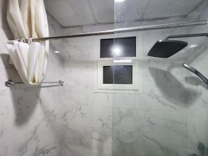 Modern 1BHK in Oasis Tower Pool, Gym, Parking