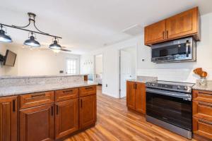 Hoots Cottage - Gazebo - Fire Pit - Prime Location - Family Friendly