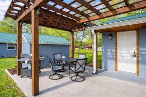 Hoots Cottage - Gazebo - Fire Pit - Prime Location - Family Friendly