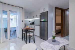 Peonia Apartment II Modern Stay with Balcony Near Old Town