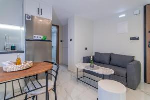 Peonia Apartment II Modern Stay with Balcony Near Old Town
