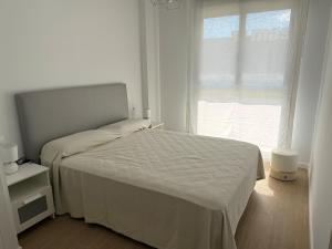 Marina Real III, 1 Dormitorio by Bookindenia