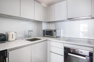 Central London Luxe Flat - Sleeps 4 - Fast WiFi