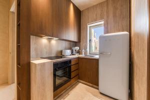 Coastal Luxury Apartment Ionian Views & Parking by PikHost