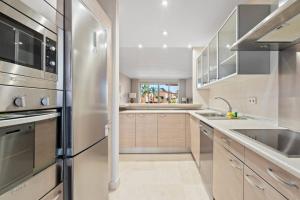 Relaxing Apartment in Bel-Air with Shared Pool - Minutes from the Beach