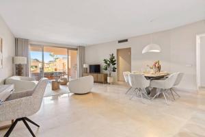 Relaxing Apartment in Bel-Air with Shared Pool - Minutes from the Beach