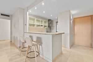 Relaxing Apartment in Bel-Air with Shared Pool - Minutes from the Beach