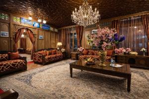 Imperial Group of Houseboats