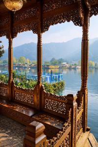 Imperial Group of Houseboats