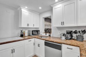 Beachside Studio w Pool Access Steps from the Shore