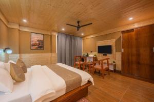 Nature Retreat I Vacations I Conference I Mice I Family Events I Open Air Terrace I Sky Bonfire I Wooden Rooms With Pvt Balconies I Charvi Retreat by Exotic Stays