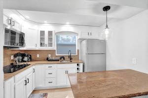 Modern Beach Getaway w Heated Pool & Parking
