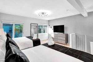 Modern Beach Getaway w Heated Pool & Parking