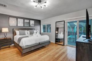 Prime Beachside Stay w Heated Pool & Parking